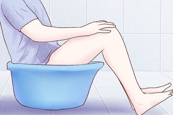 Ngâm nước muối ấm