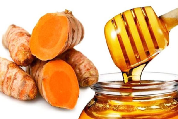 Nghệ tươi kết hợp với mật ong