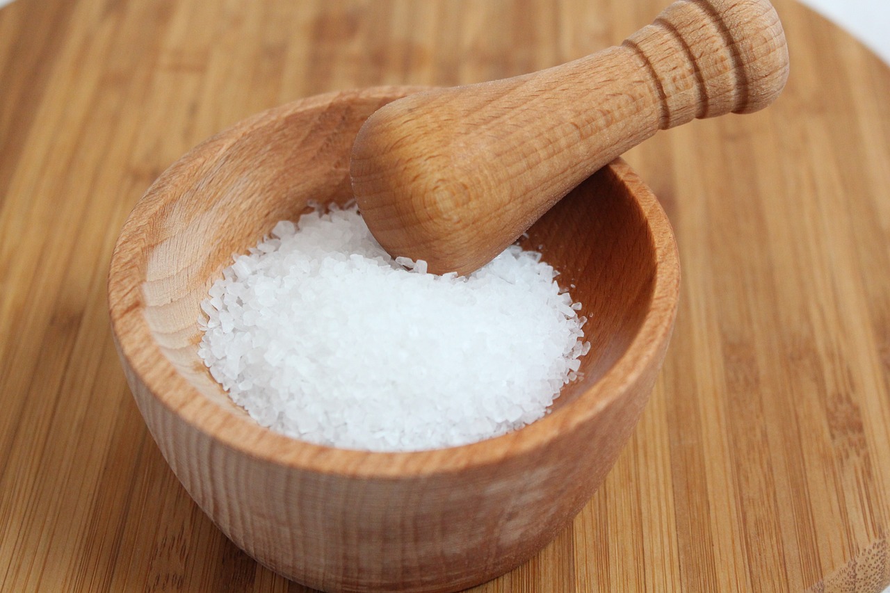 trị nấm da đầu bằng muối