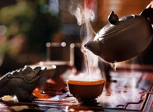 Uống trà ấm