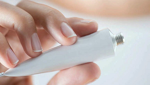Thuốc bôi trị nấm móng tay