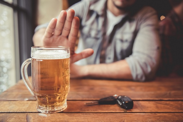 Người bị bệnh chàm nên kiêng rượu bia
