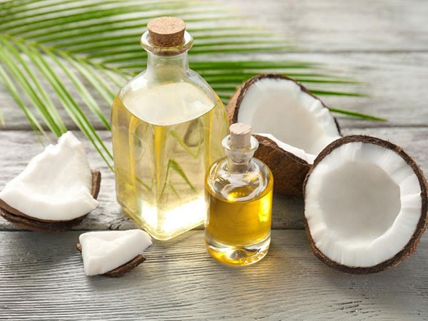 Cách chữa nấm móng tay bằng chanh và dầu dừa