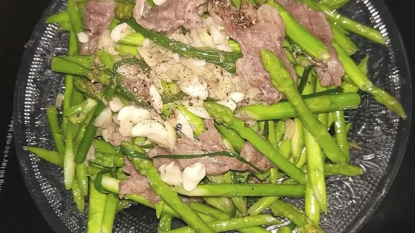 Món măng tây xào thịt bò