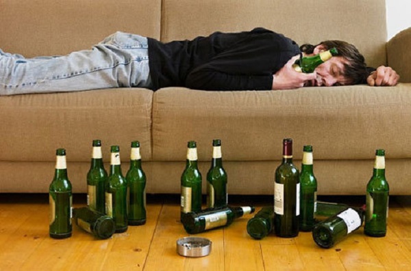 Uống nhiều rượu bia có hại cho đường ruột