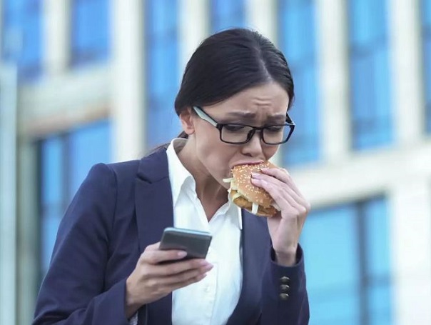 Ăn nhanh, nuốt vội không tốt cho sức khỏe