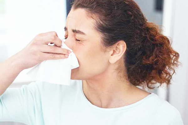 điều trị viêm mũi dị ứng tại nhà